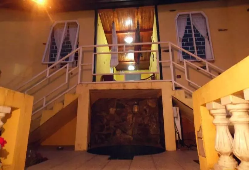 簡易ホテル La Casa Amarilla