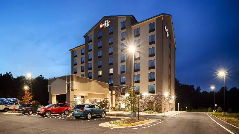 Hotelli Best Western Plus Thornburg Inn & Suites
