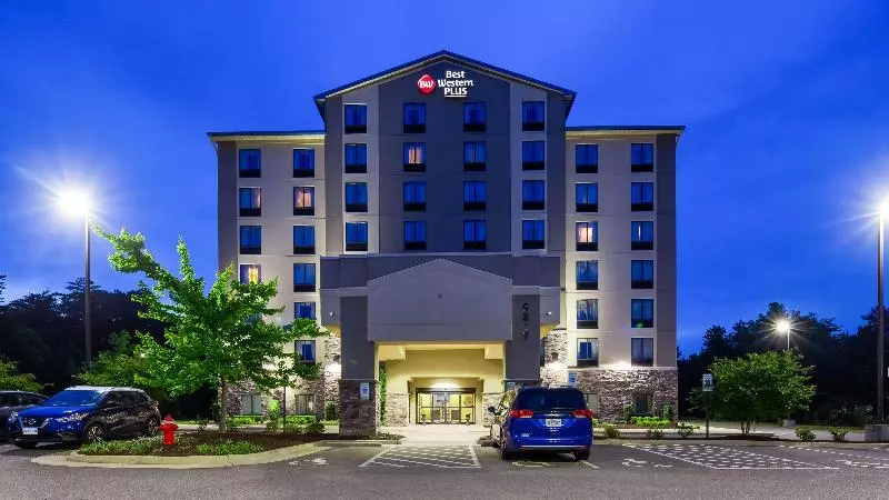 Hotelli Best Western Plus Thornburg Inn & Suites