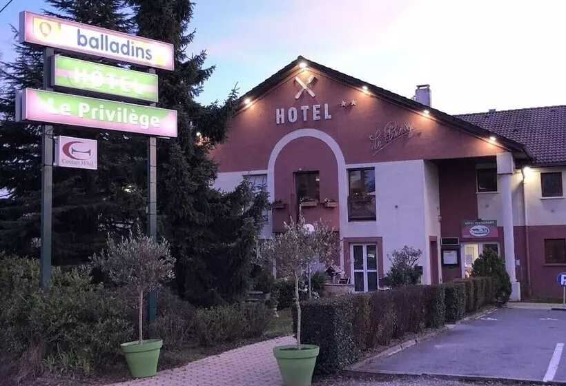 ホテル Hôtel Restaurant Le Privilège   Authentic By Balladins