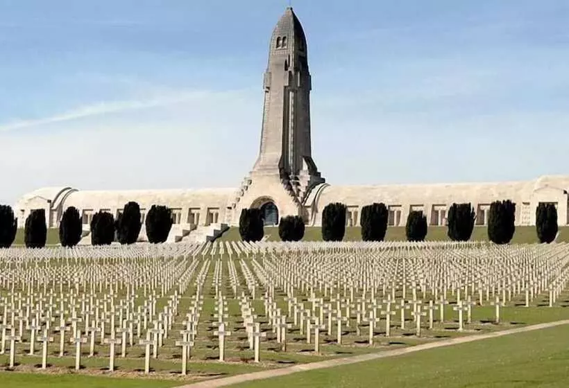 ホテル Hôtel Restaurant Le Privilège   Authentic By Balladins