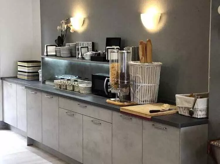 ホテル Hôtel Restaurant Le Privilège   Authentic By Balladins