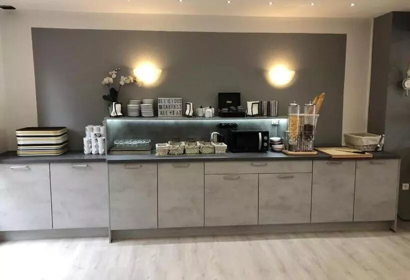 ホテル Hôtel Restaurant Le Privilège   Authentic By Balladins