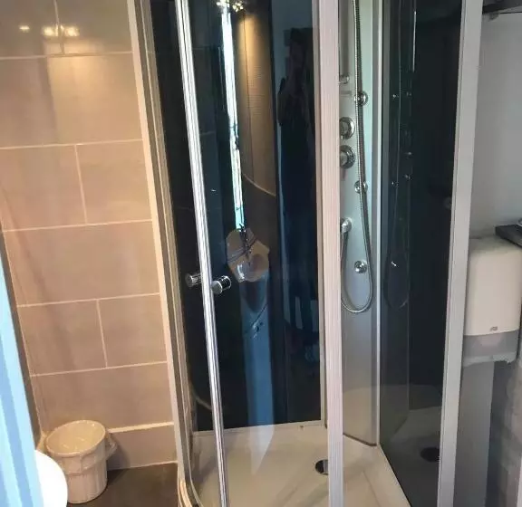 ホテル Hôtel Restaurant Le Privilège   Authentic By Balladins