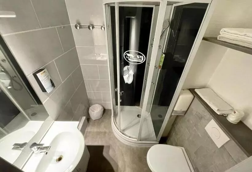 ホテル Hôtel Restaurant Le Privilège   Authentic By Balladins