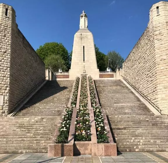 ホテル Hôtel Restaurant Le Privilège   Authentic By Balladins