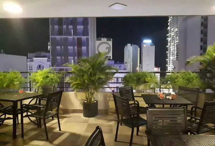 Maple Leaf Hotel & Apartment