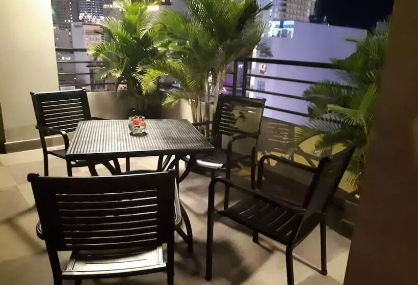 Maple Leaf Hotel & Apartment