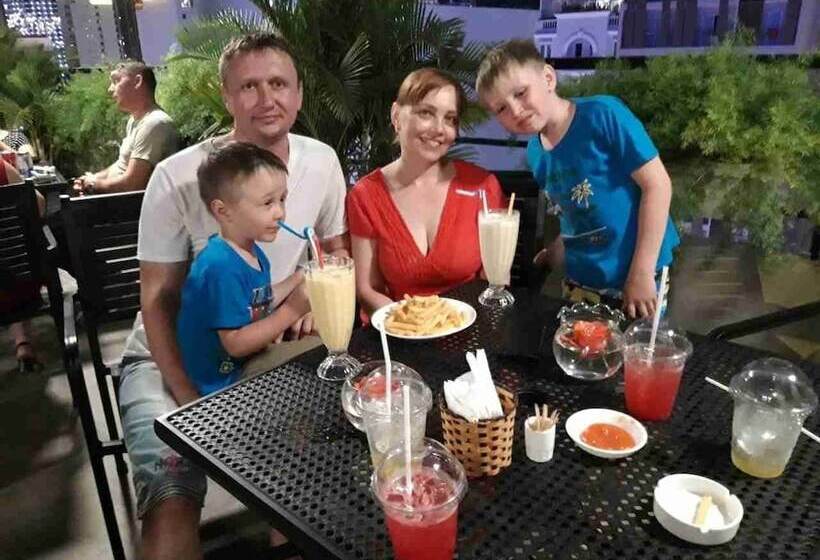 Maple Leaf Hotel & Apartment