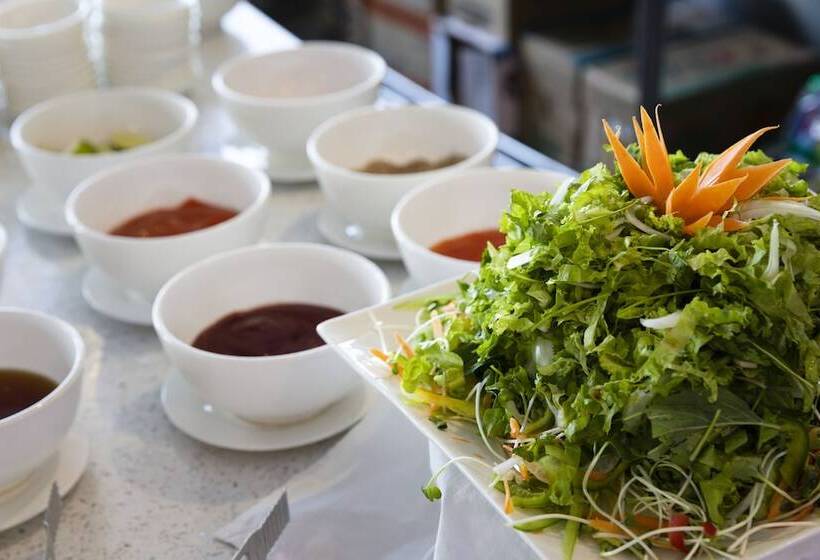 Maple Leaf Hotel & Apartment