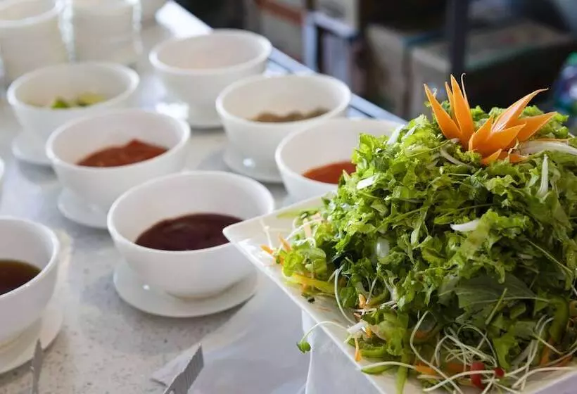 Maple Leaf Hotel & Apartment