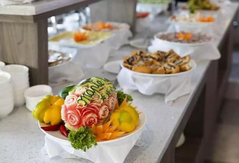 Maple Leaf Hotel & Apartment