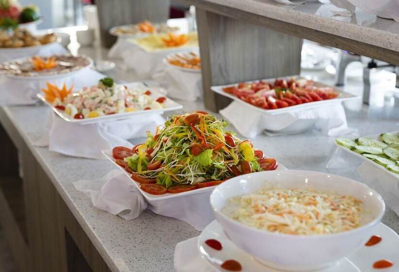 Maple Leaf Hotel & Apartment