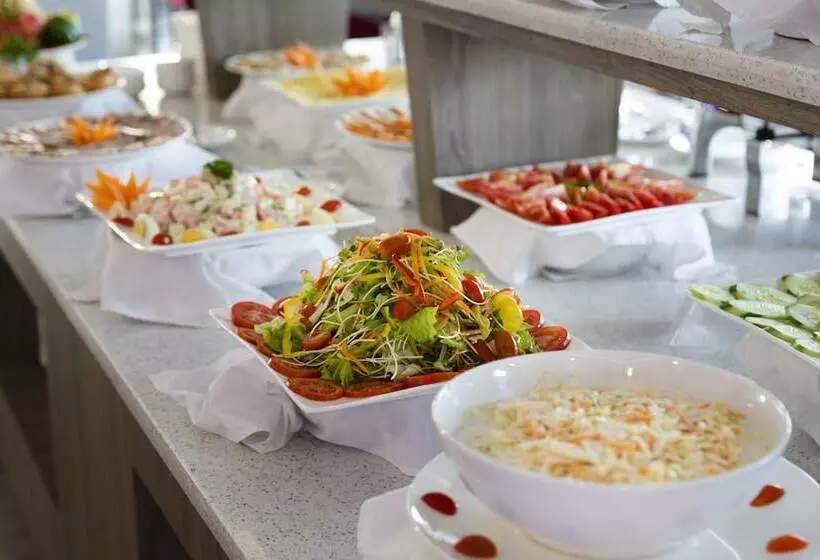 Maple Leaf Hotel & Apartment