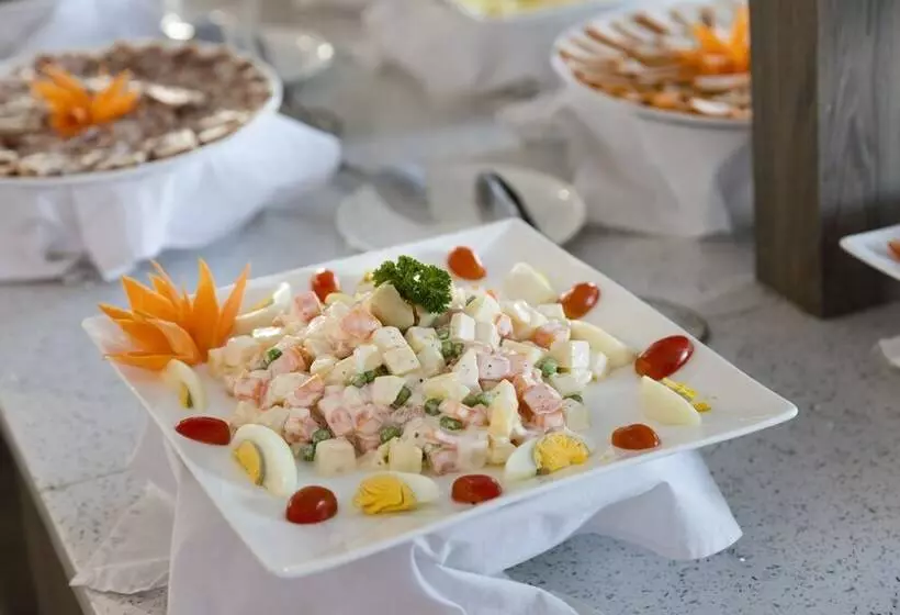 Maple Leaf Hotel & Apartment