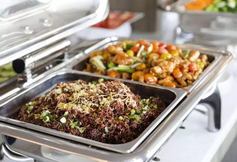 Maple Leaf Hotel & Apartment