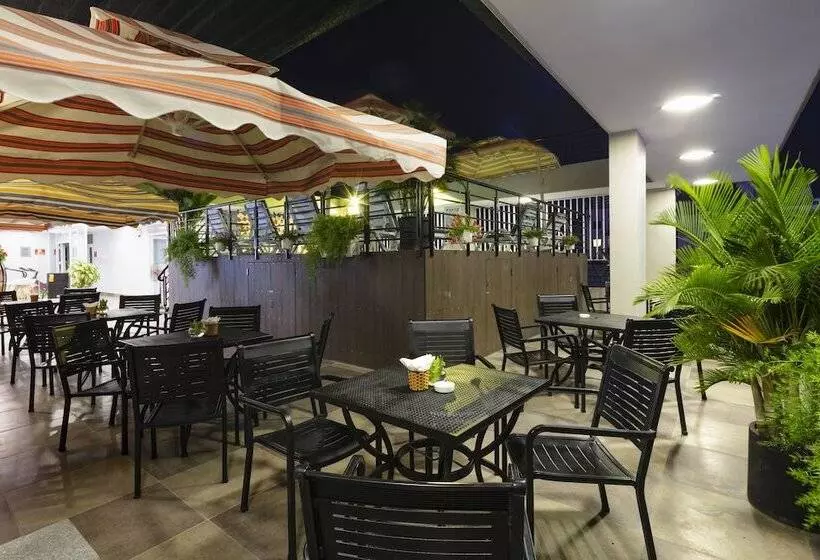 Maple Leaf Hotel & Apartment