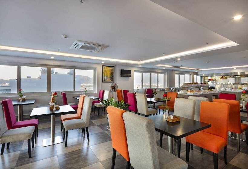 Maple Leaf Hotel & Apartment