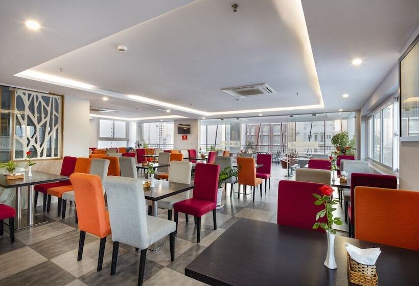 Maple Leaf Hotel & Apartment