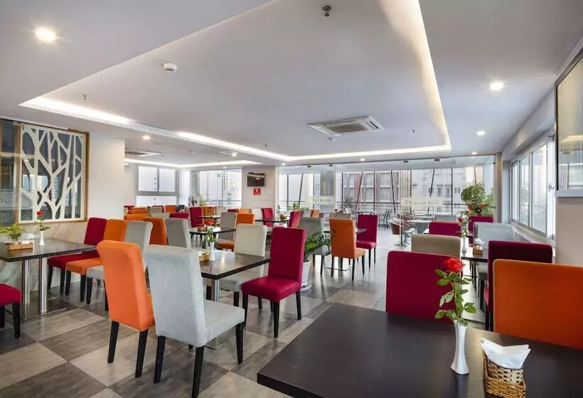 Maple Leaf Hotel & Apartment