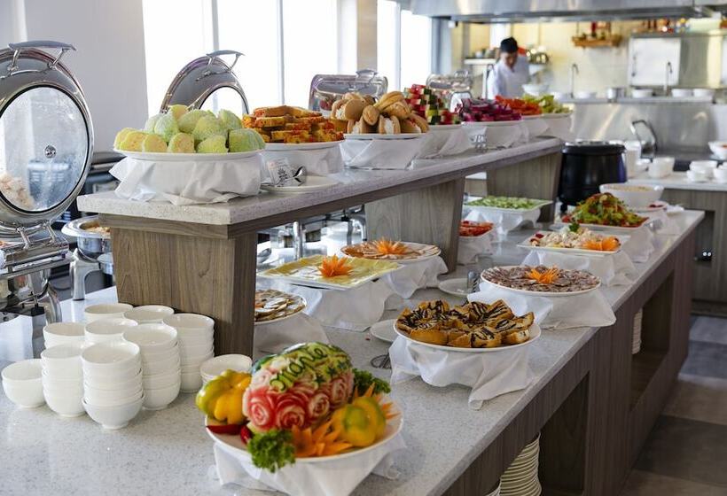 Maple Leaf Hotel & Apartment