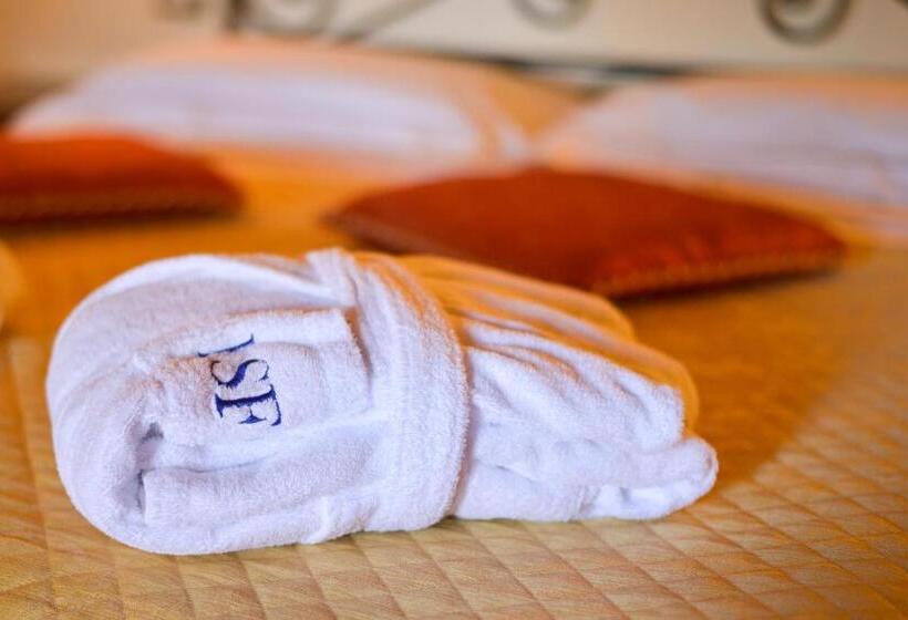 Отель Saturno Fonte Pura