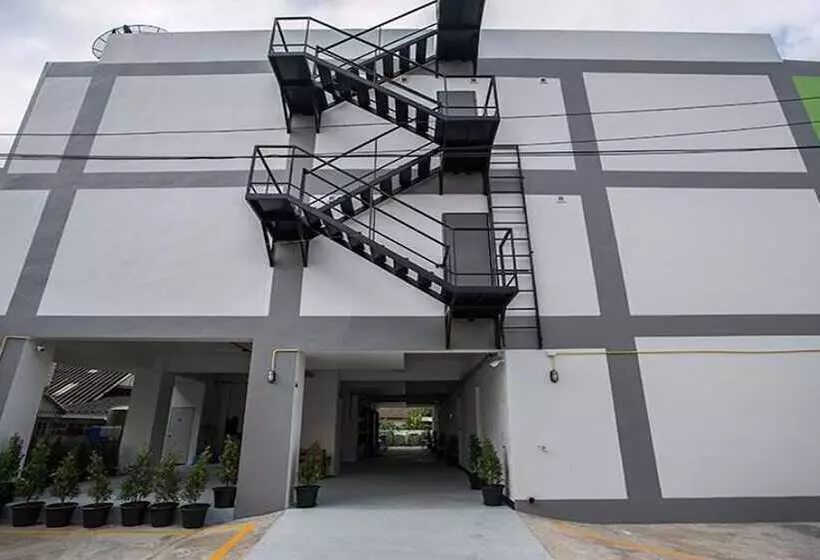 ホテル The Season Airport Udonthani