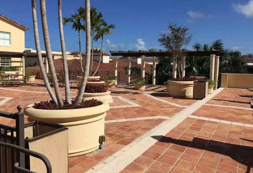 Lyx Suites At Merrick Park In Coral Gables