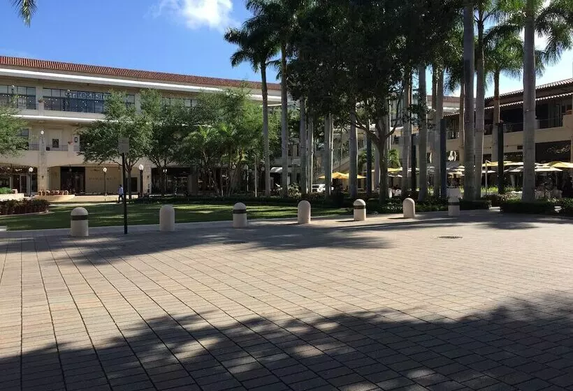 Lyx Suites At Merrick Park In Coral Gables