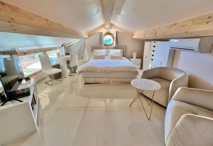 تختخواب و صبحانه Villa La Source 83   Room Close To St Tropez