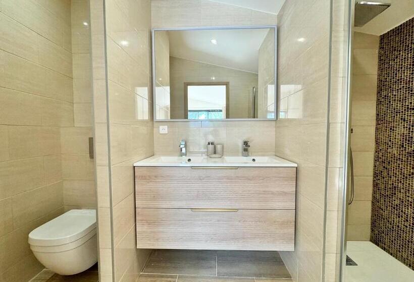 تختخواب و صبحانه Villa La Source 83   Room Close To St Tropez