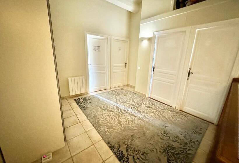 تختخواب و صبحانه Villa La Source 83   Room Close To St Tropez