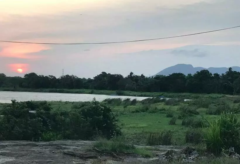 The Lake Hostel With Views Over Habarana Lake