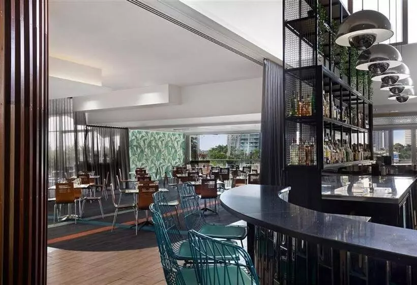 Hotelli Designer Suites   Versace On View