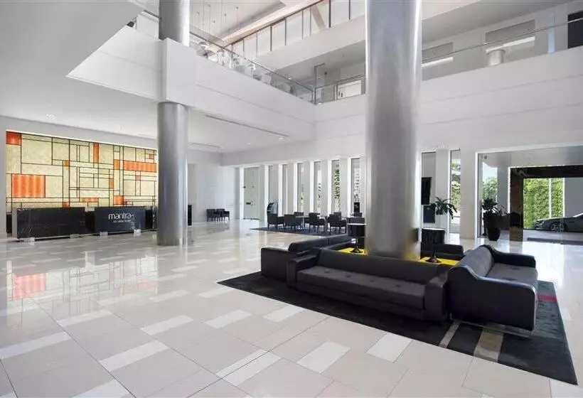 Hotelli Designer Suites   Versace On View