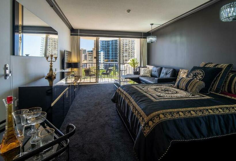 酒店 Designer Suites   Versace On View