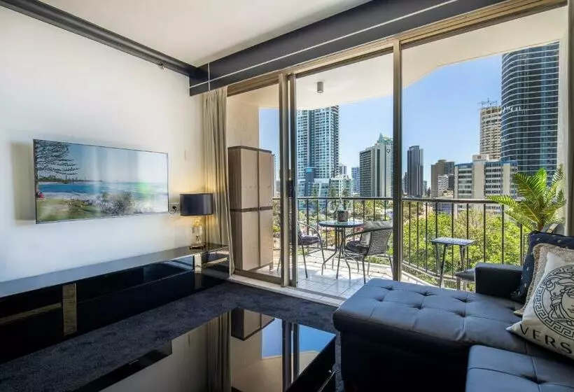 Hotelli Designer Suites   Versace On View