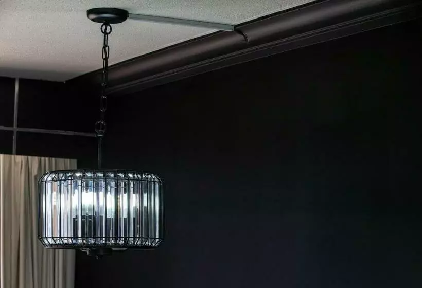 Hotelli Designer Suites   Versace On View