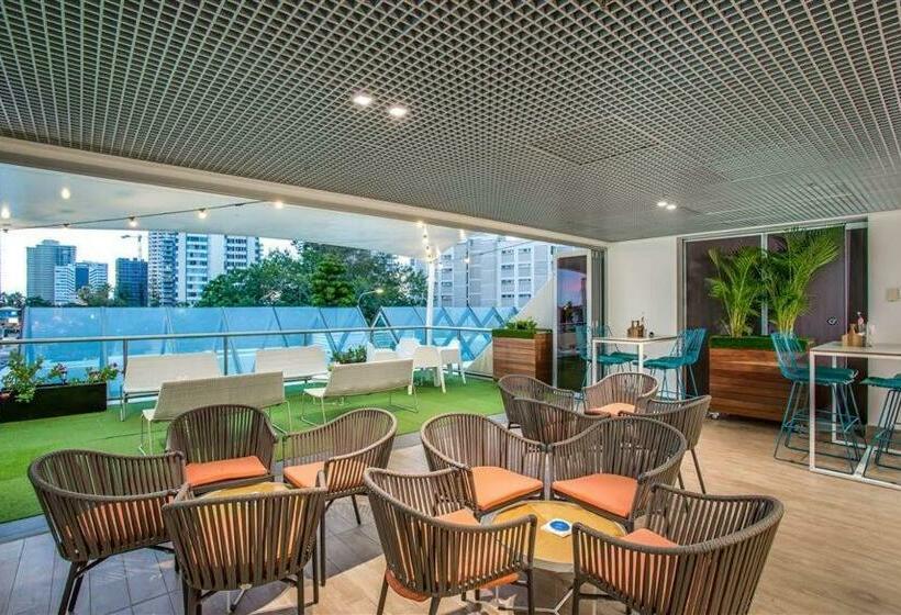 酒店 Designer Suites   Versace On View