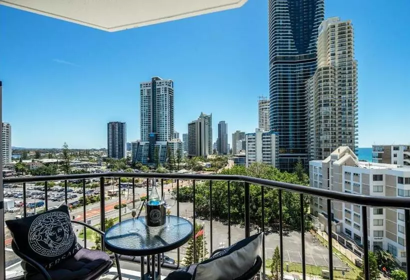 Hotelli Designer Suites   Versace On View