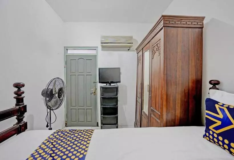 ホテル Spot On 92595 Umi Homestay Syariah