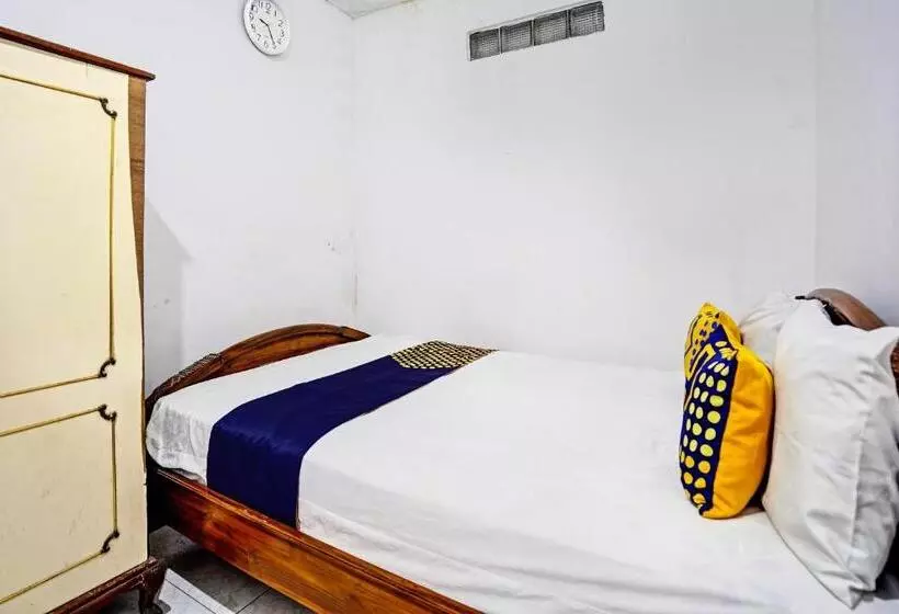 ホテル Spot On 92595 Umi Homestay Syariah