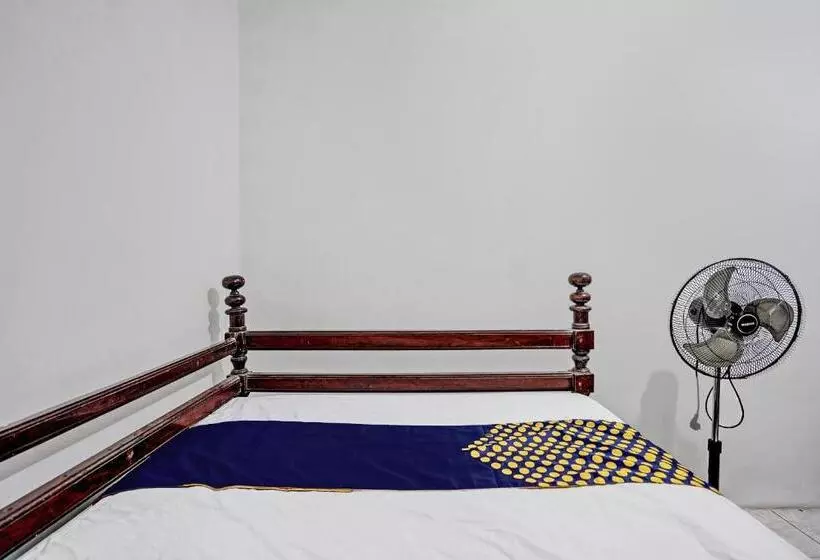 ホテル Spot On 92595 Umi Homestay Syariah