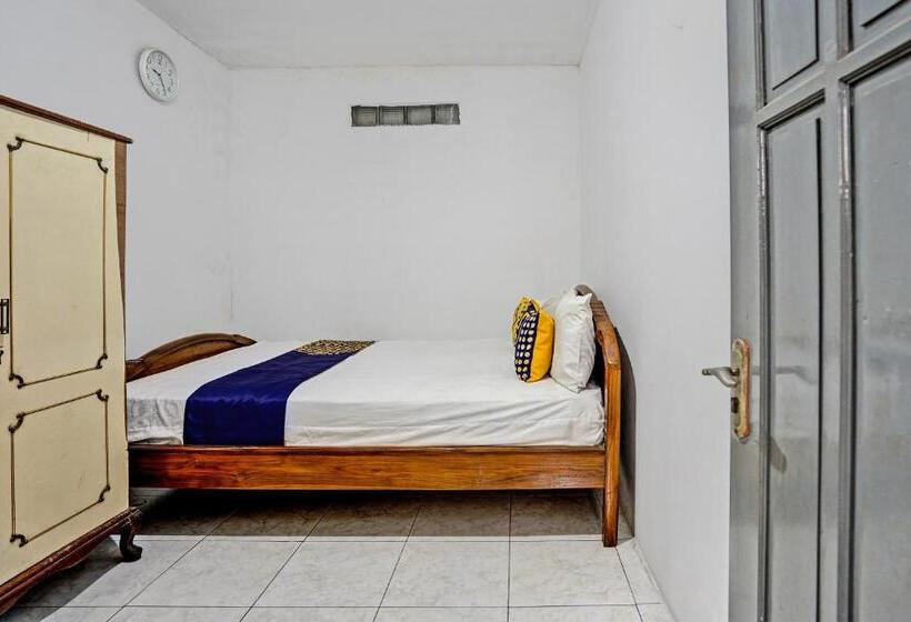 Hotel Spot On 92595 Umi Homestay Syariah