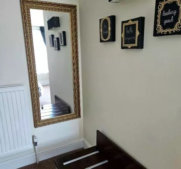 Retkeilymaja The Swan At Compton