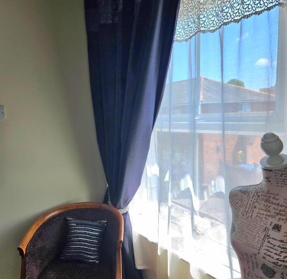 ユースホステル The Swan At Compton