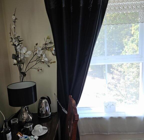 ユースホステル The Swan At Compton