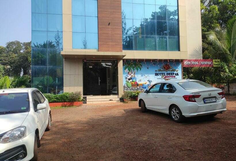 호텔 Deepak Executive, Ganpatipule