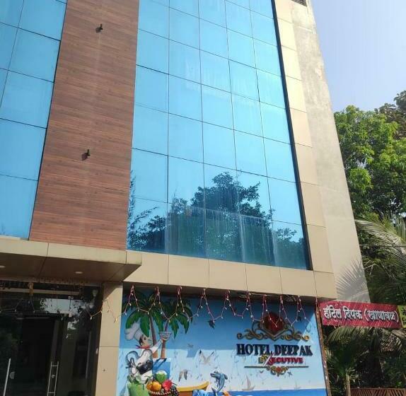 호텔 Deepak Executive, Ganpatipule