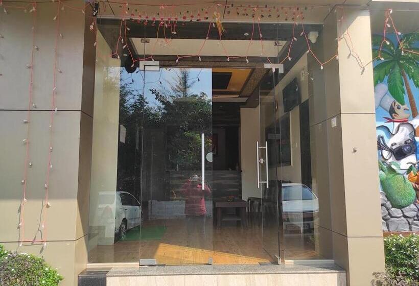 호텔 Deepak Executive, Ganpatipule